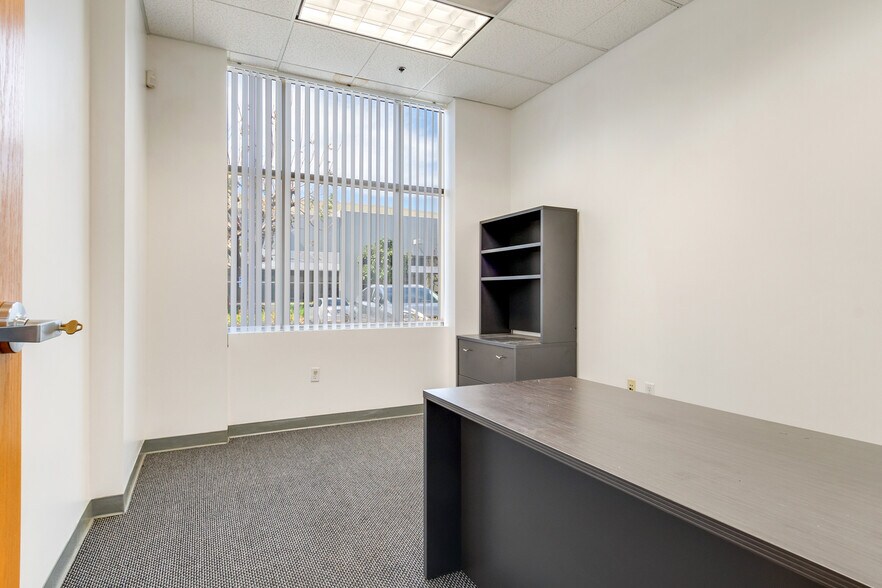 More Photos Of 339 N Berry St, Brea Light Manufacturing For Sale