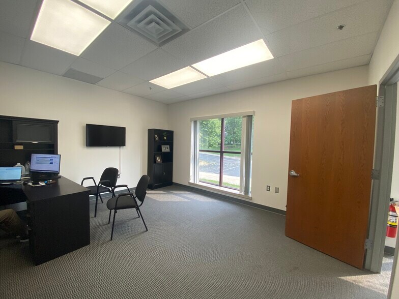 More Photos Of 7444 Dexter Ann Arbor Rd, Dexter Office For Lease