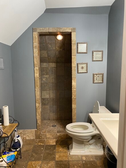More Photos Of 2206 Union Ave, Memphis Office For Sale