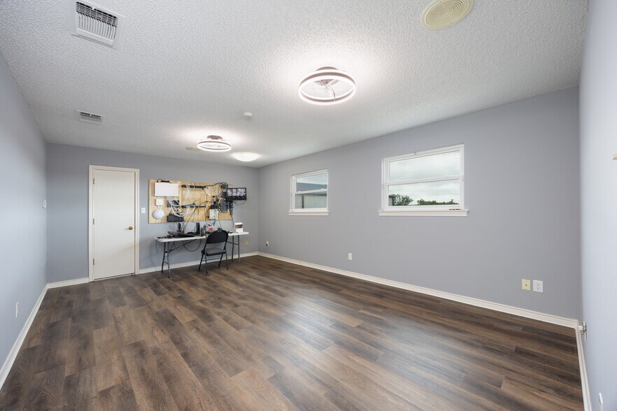More Photos Of 259 Ranch Trl, Rockwall Office For Lease