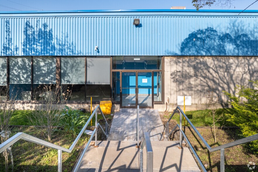 More Photos Of 724 Caledonia Rd, Toronto Warehouse For Lease