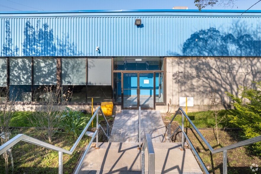 More Photos Of 724 Caledonia Rd, Toronto Warehouse For Lease