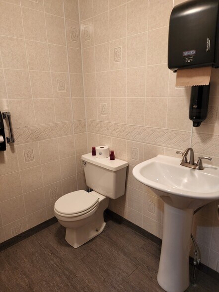 More Photos Of 121 S Perkins Ave, Madrid Restaurant For Sale