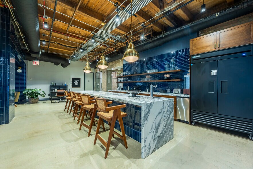 More Photos Of 1101 W Lake St, Chicago Office For Sale