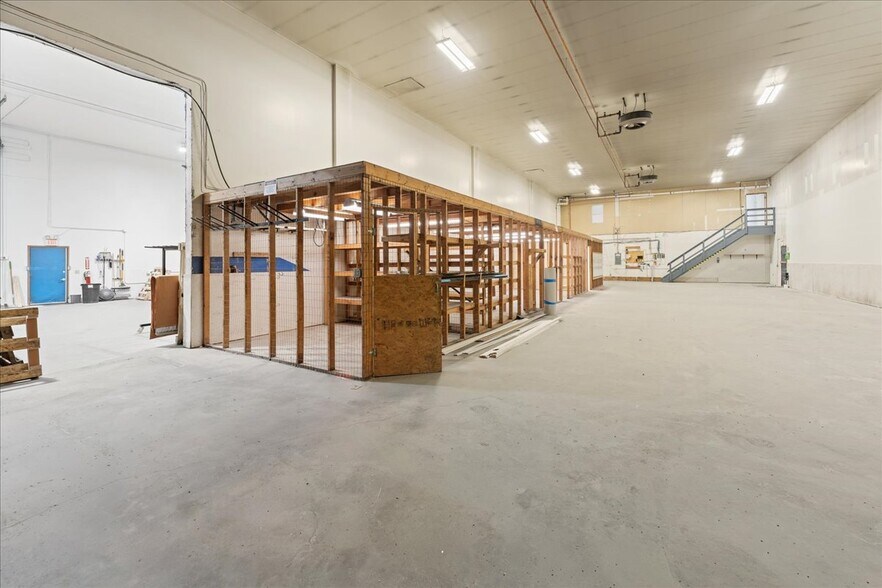 More Photos Of 3408 International St, Fairbanks Warehouse For Lease