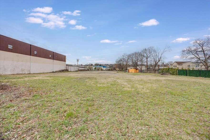 More Photos Of 16-20 Main Ave, Wallington Industrial For Sale