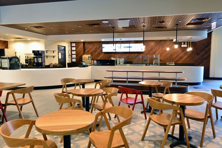 More Photos Of 8745 W Higgins Rd, Chicago Office For Sale