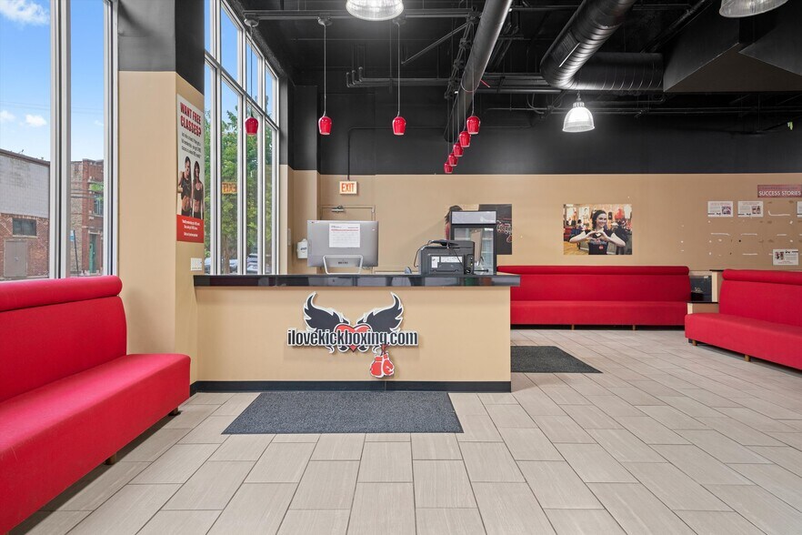 More Photos Of 1720 W North Ave, Chicago Storefront Retail Office For Lease