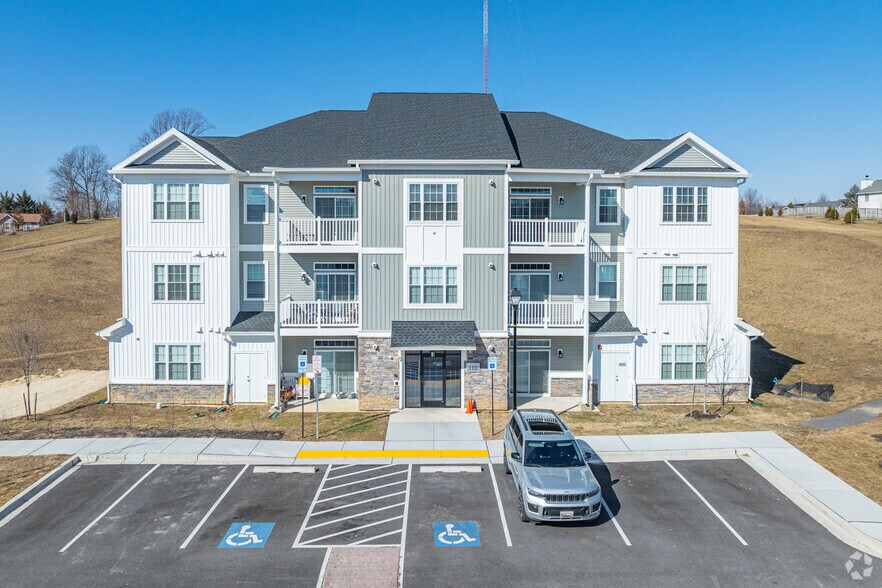 More Photos Of 41 Wttr Ln, Westminster Apartments For Sale
