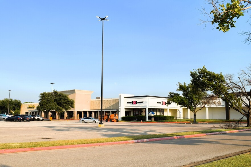 More Photos Of 1702-1736 E Belt Line Rd, Richardson Unknown For Lease