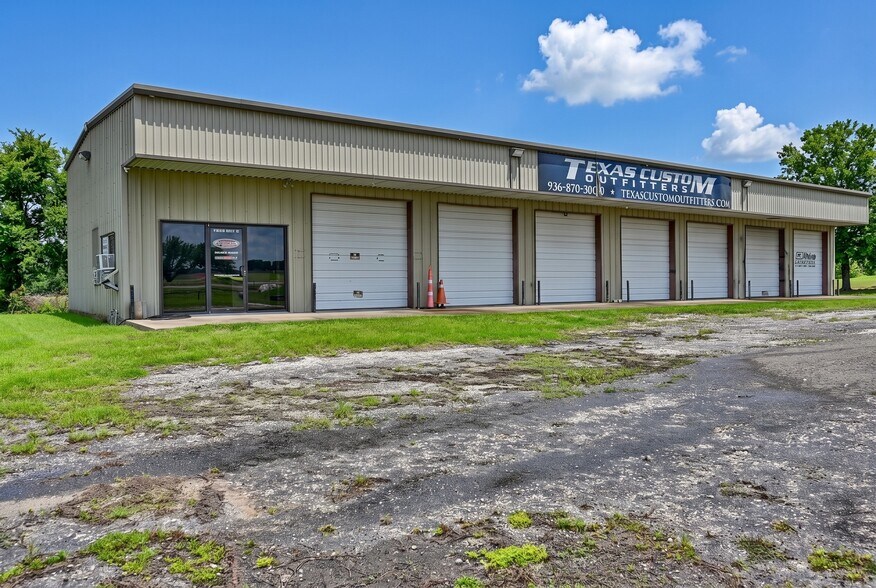 More Photos Of 7818 Highway 6 Loop, Navasota Warehouse For Sale