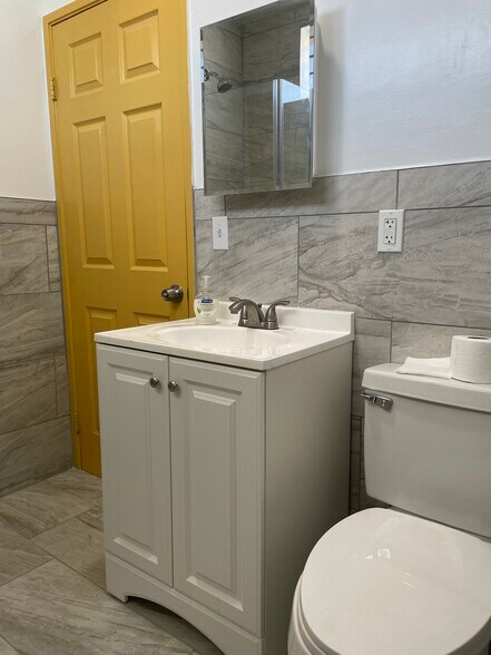 More Photos Of 1667-1671 Anaheim St, Harbor City Storefront Retail Office For Lease