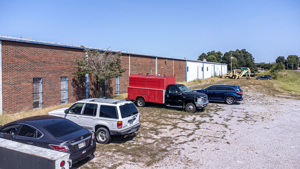 More Photos Of 501 Lakeshore Dr, Kuttawa Warehouse For Sale