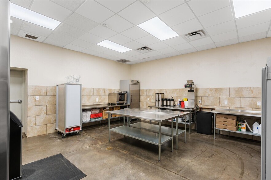 More Photos Of 7700 Glen Rose Hwy, Granbury Lodge Meeting Hall For Sale