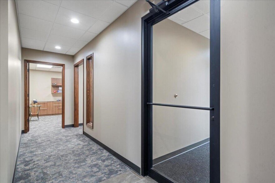 More Photos Of 100 E Broadway St, Council Bluffs Office For Sale
