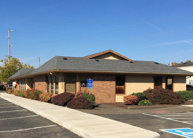 More Photos Of 1585 N Pacific Hwy, Woodburn Unknown For Lease