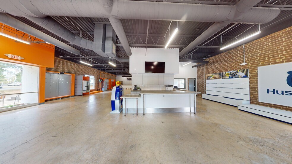 More Photos Of 10501 Monroe Rd, Matthews Storefront For Sale
