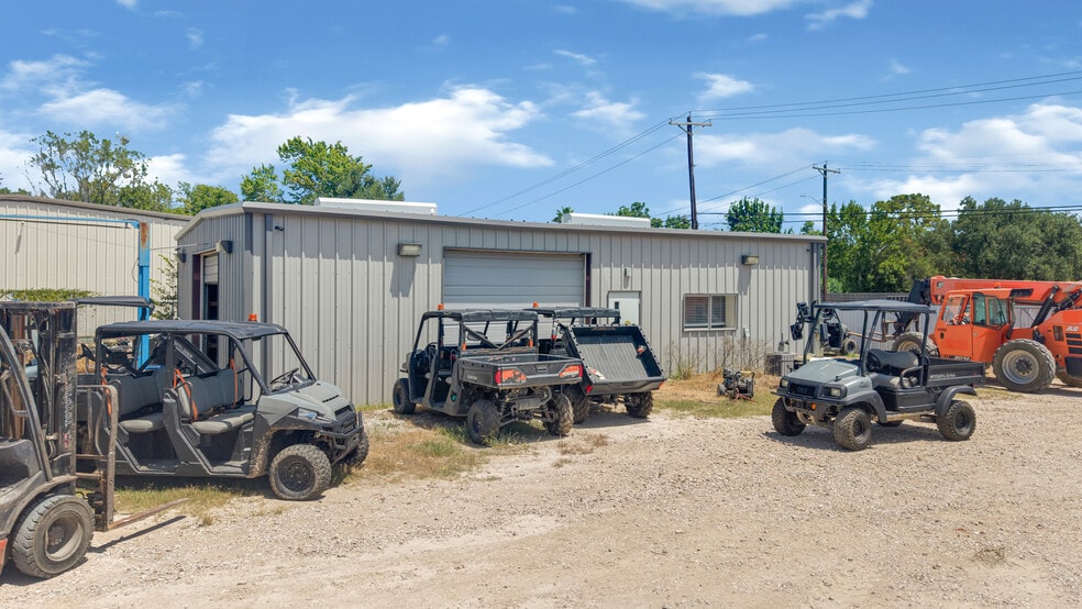 More Photos Of 201 N Walker St, Angleton Warehouse For Sale
