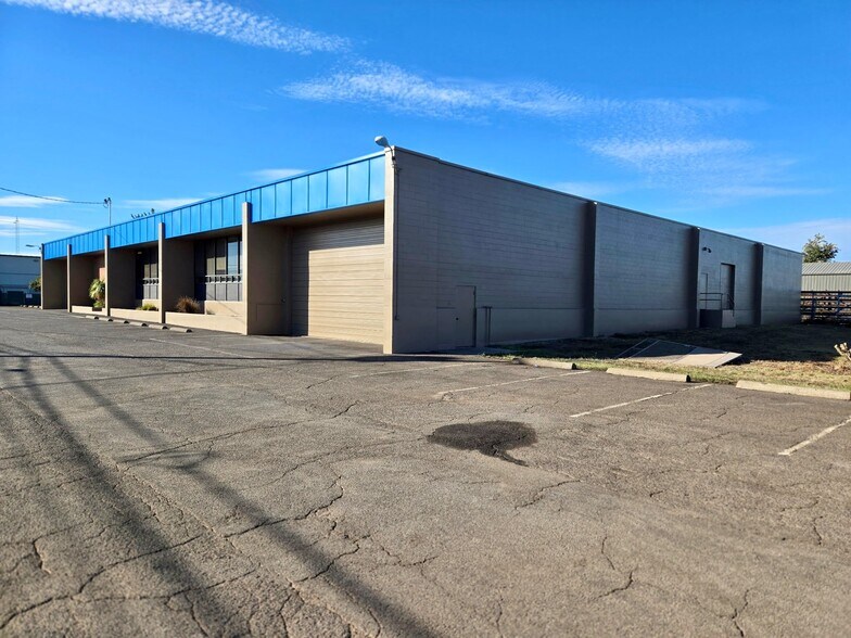 More Photos Of 2635 W 7th Pl, Eugene Warehouse For Lease