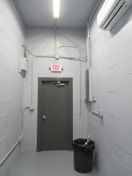 More Photos Of 3 Vine St, Greenwood Lake Warehouse For Lease