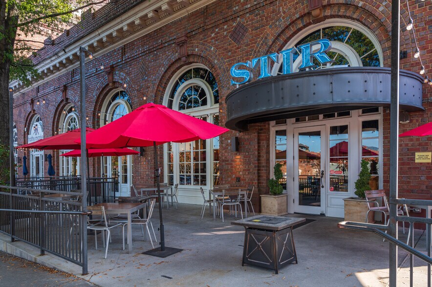 More Photos Of 1463 Market St, Chattanooga Storefront Retail Office For Lease