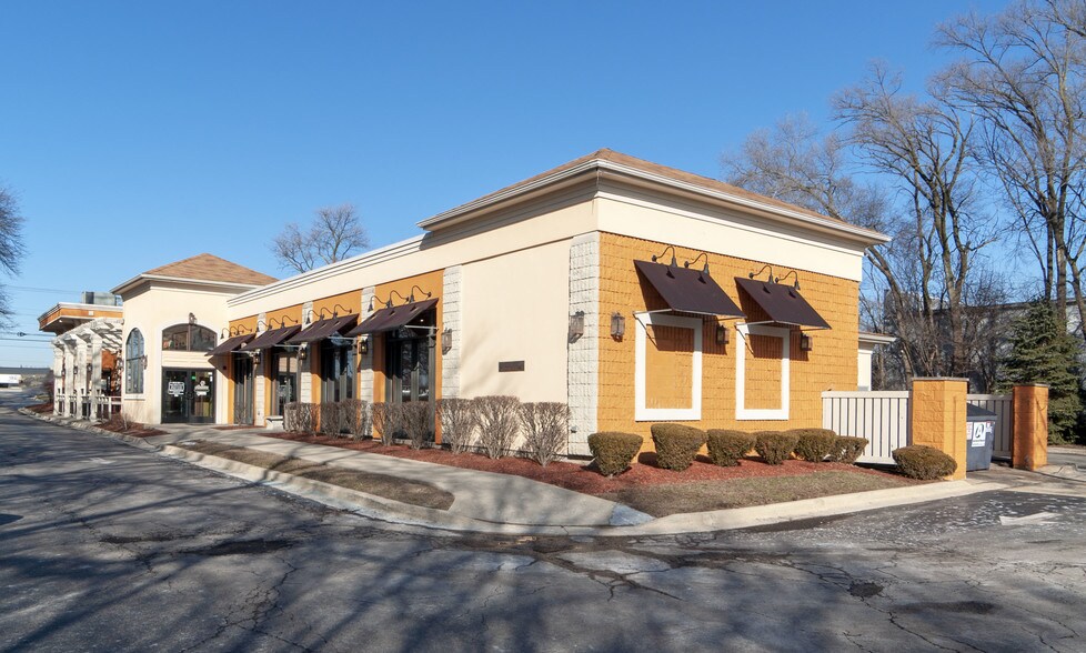 More Photos Of 1565 W 75th St, Woodridge Restaurant For Sale