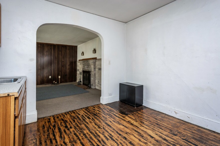 More Photos Of 105 Hartford Tpke, Shrewsbury Office Residential For Sale