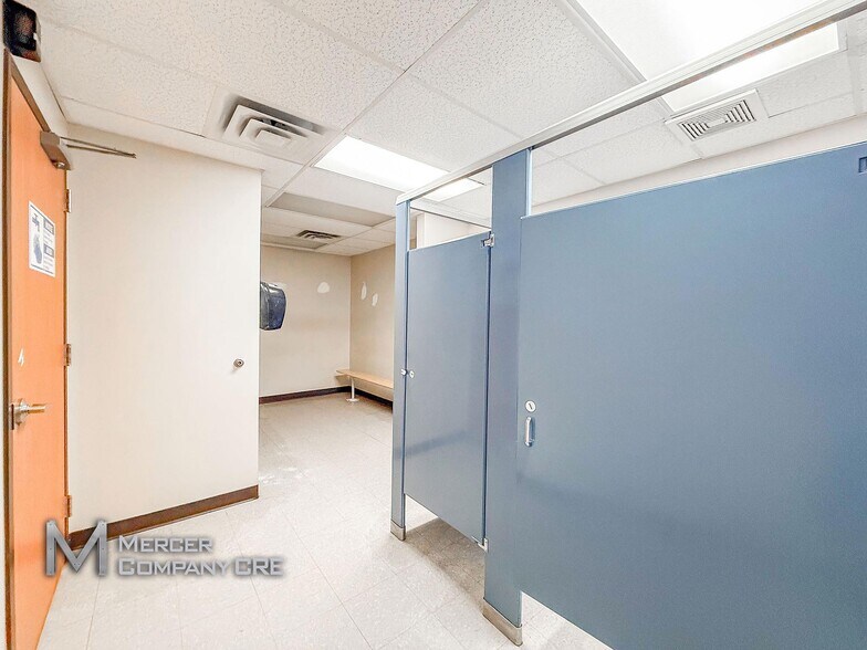 More Photos Of 3613-3621 S Moulton Dr, Oklahoma City Service For Lease