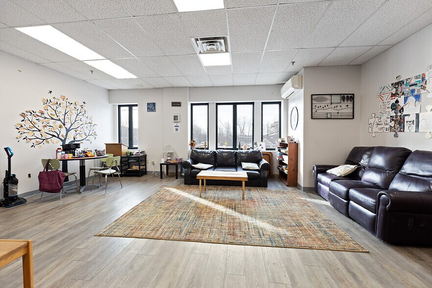 More Photos Of 2 Bangor St, Augusta Office For Sale
