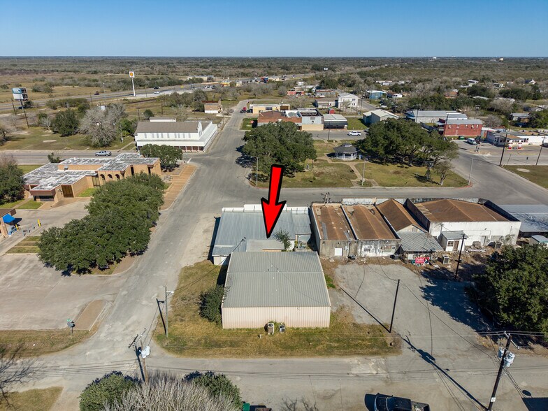 More Photos Of 102 & 106 Wood ave, Woodsboro Storefront For Sale