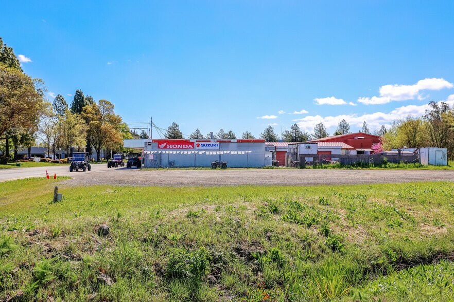 More Photos Of 1375 Industrial Ave, Petaluma Showroom For Sale
