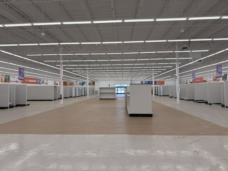 More Photos Of 2614 Bridge Ave, Albert Lea Freestanding For Lease