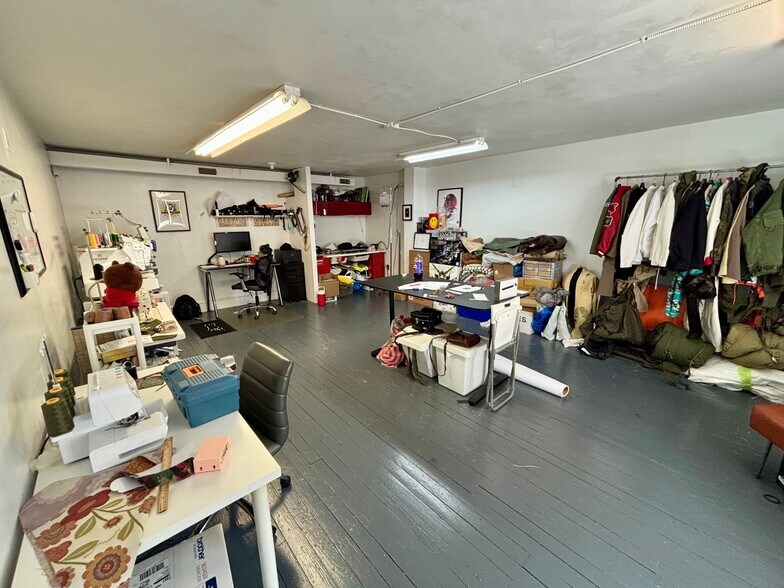 More Photos Of 4047-4049 Cresson St, Philadelphia Light Manufacturing For Sale