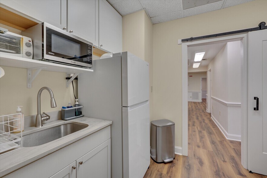 More Photos Of 1904 Front St, Durham Medical For Lease