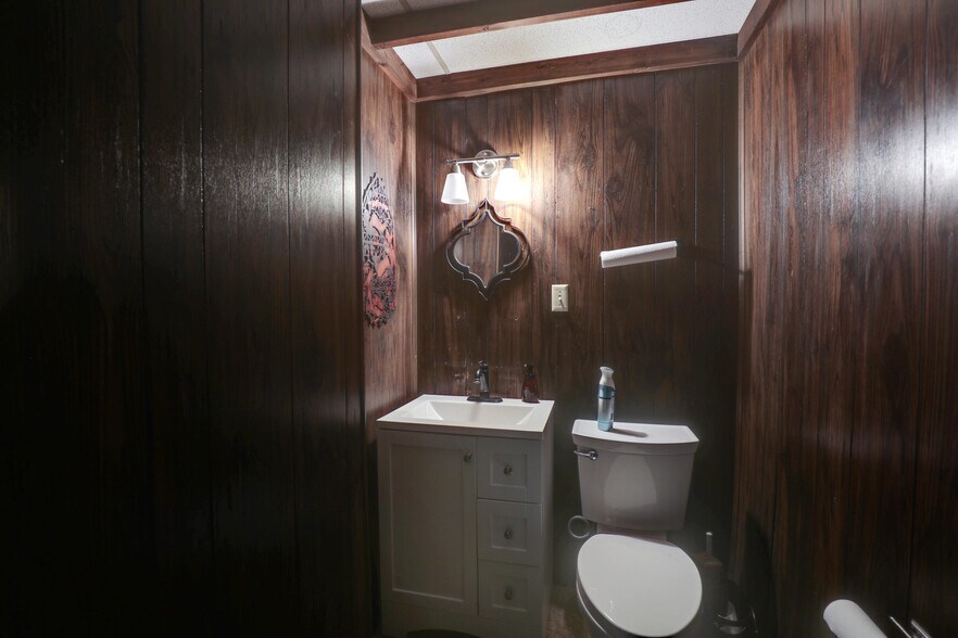 More Photos Of 900 Broadway St, Quincy Flex For Sale