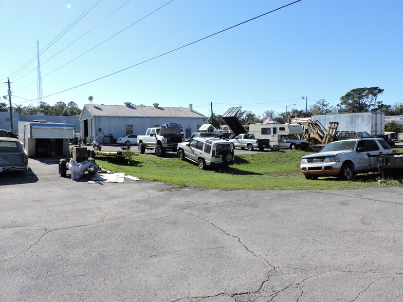 More Photos Of 1170 W Us-90, Lake City Light Distribution For Sale