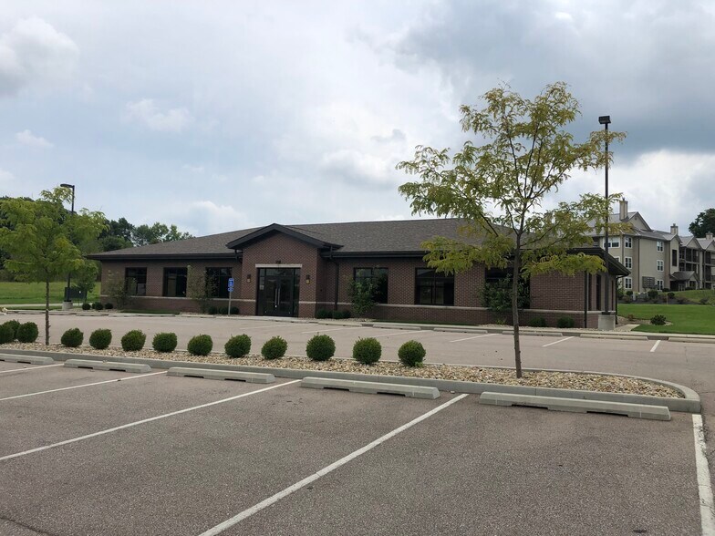 More Photos Of 136 Westwood Blvd, Columbus Office For Lease