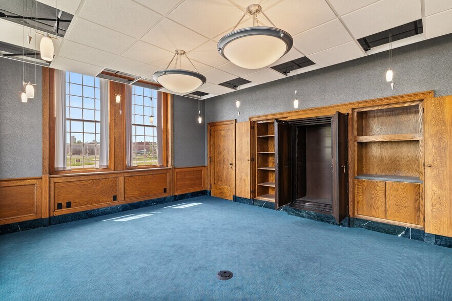 More Photos Of 380 N Main St, Mansfield Office Residential For Sale