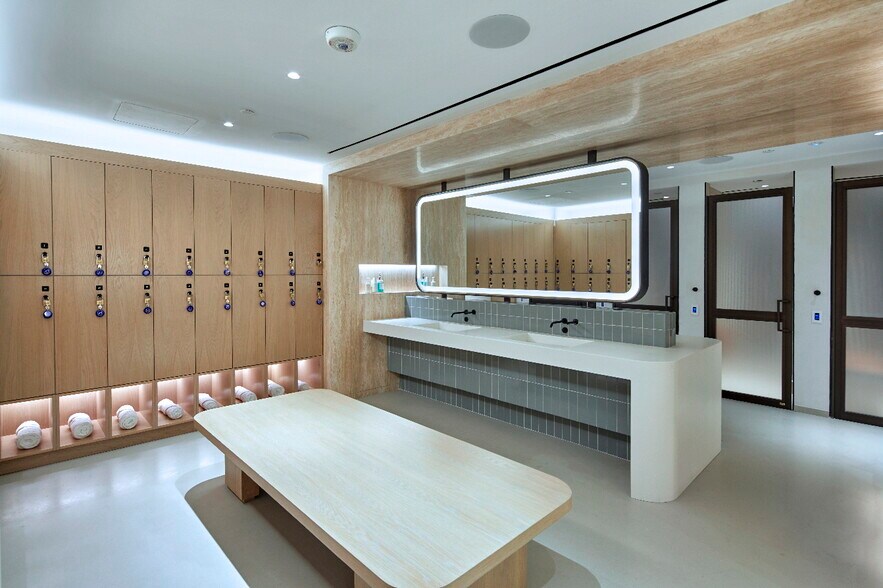 More Photos Of 450 Park Ave, New York Office For Lease