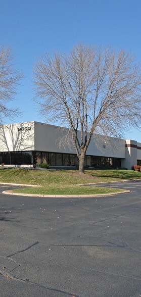 More Photos Of 9600 76th St W, Eden Prairie Showroom For Sale