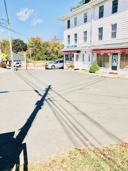 More Photos Of 1068 North St, Greenwich Storefront For Lease