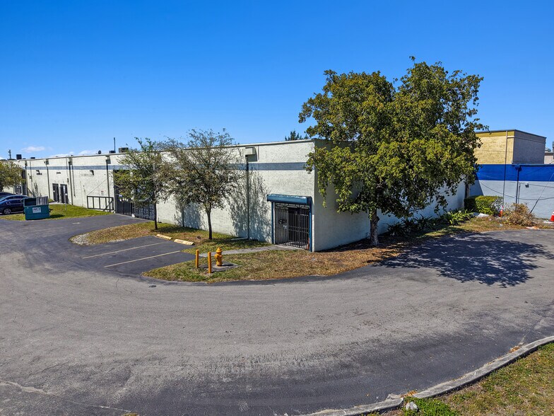Primary Photo Of 5220 NW 72nd Ave, Miami Warehouse For Lease