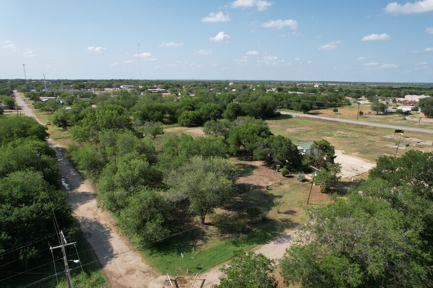 More Photos Of 613 Maple St, Jourdanton Land For Sale