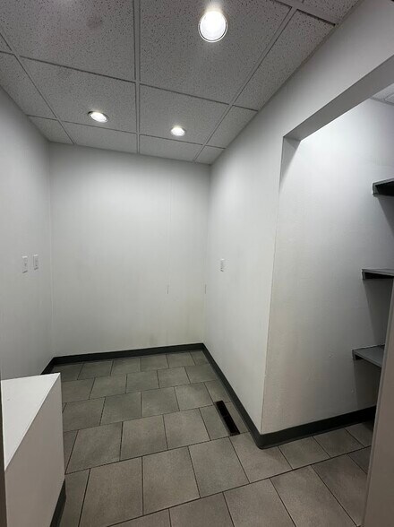 More Photos Of 2852 N Biagio, Ozark Office For Lease