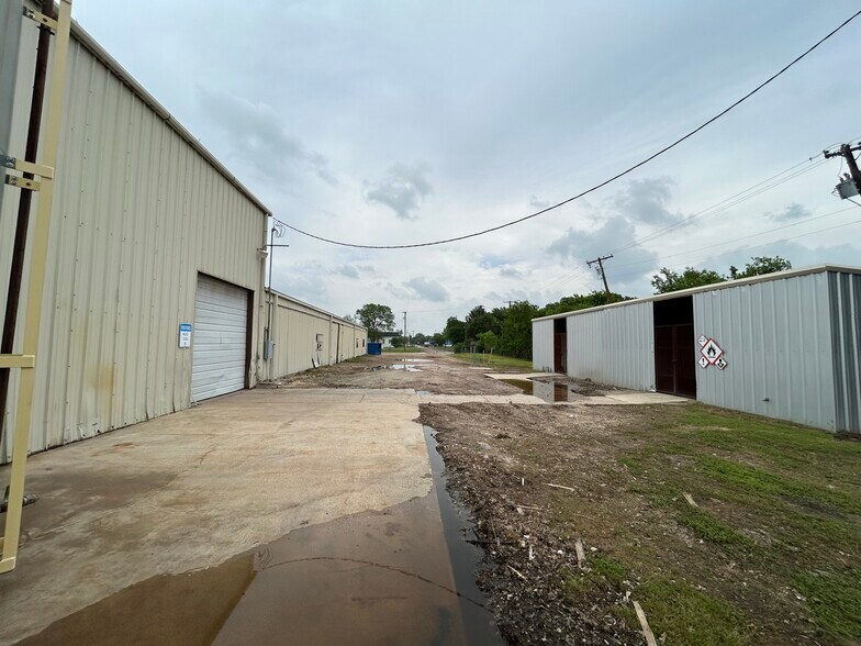 More Photos Of 616 S 9th St, Corsicana Warehouse For Sale
