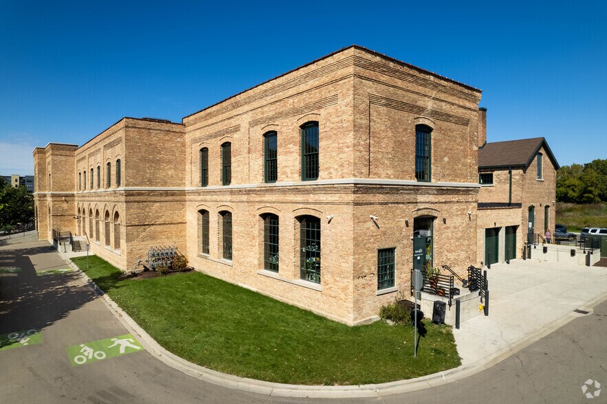 Primary Photo Of 3241 Garver Grn, Madison Freestanding For Lease