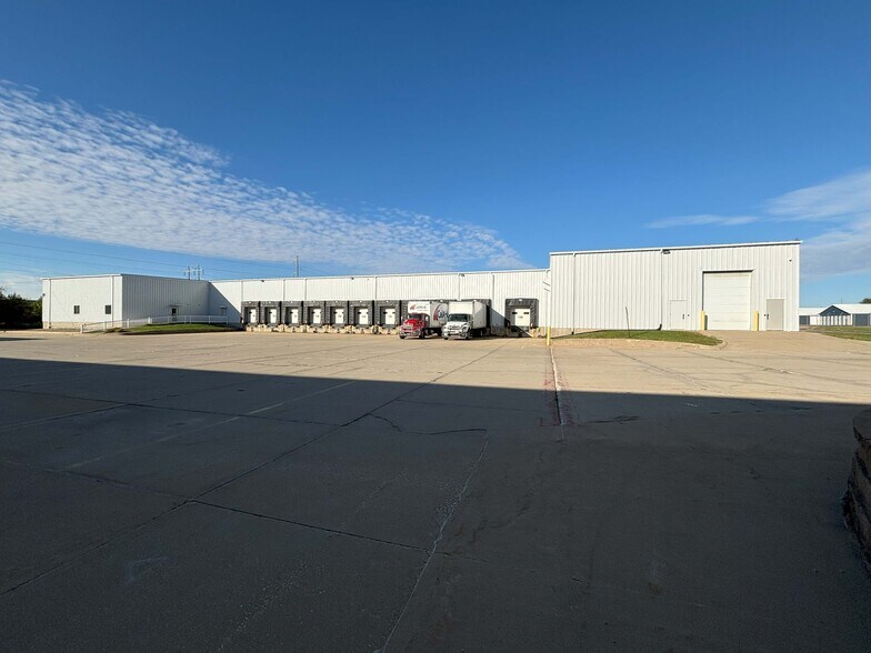 Primary Photo Of 423 Southgate Ct SW, Cedar Rapids Manufacturing For Lease