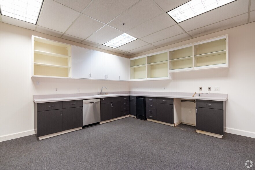 More Photos Of 233 E Harris Ave, South San Francisco Manufacturing For Lease