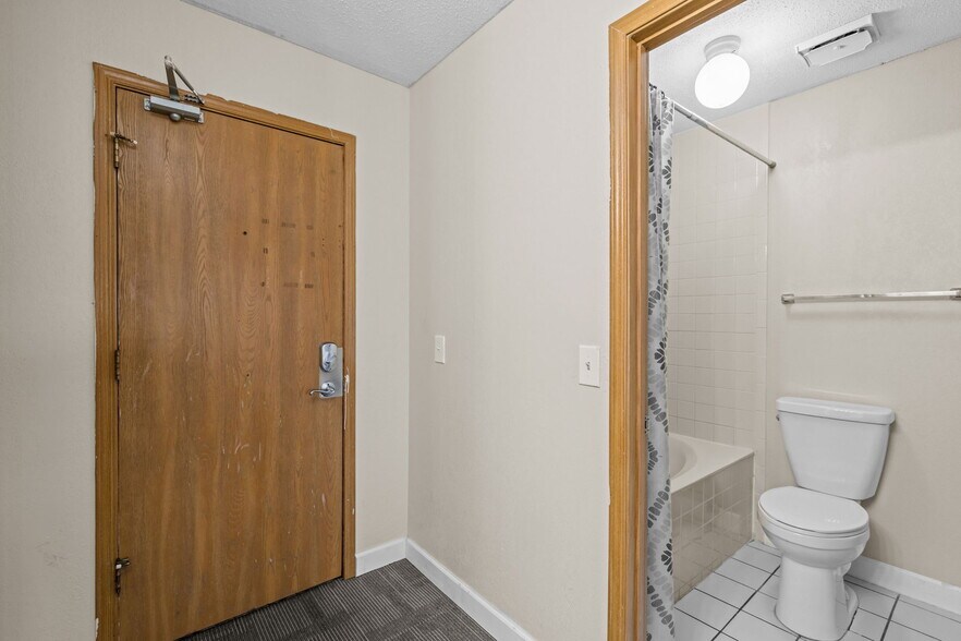 More Photos Of 1 Proactive Dr, New Florence Hotel For Sale