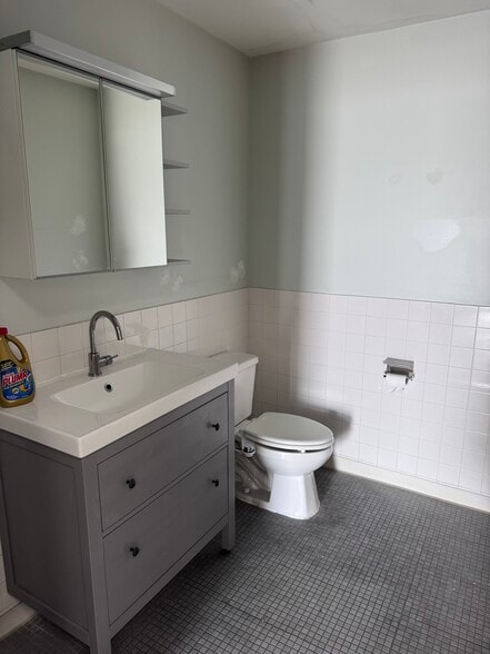 More Photos Of 486 Hart St, Brooklyn General Retail For Lease